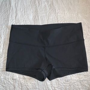AUTHENTIC LULULEMON BOOTY SHORTS SIZE 2